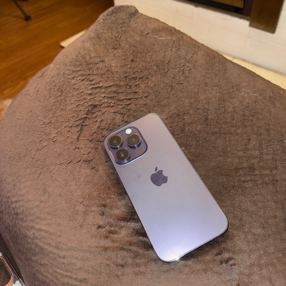 Apple Smartphone in Deep Blue - Picture 5 of 5